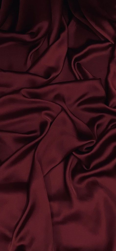 Unser Charmeuse Satin ist ein luxuriöser Stoff, den es in einer Vielzahl von Farben gibt. Dieser Satin ist bekannt dafür, weich mit einer glänzenden Vorderseite und einer matten Rückseite zu sein. Charmeuse unterscheidet sich vom einfachen Satin dadurch, dass Charmeuse ein anderes Verhältnis von Floatfäden (Gesicht) hat und ein leichteres Gewicht. Perfekt für alle Arten von Schneiderarbeiten, zum Basteln, Dekorieren und für verschiedene andere Projekte. *Farben können aufgrund unterschiedlicher Bildschirmdarstellung variieren. *Breite 58 Zoll *Synthetisch * Maschinenwaschbar *Wenn Sie mehr als 1 Meter bestellen, wird der Stoff als eine durchgehende Länge geliefert. *Schnelle Lieferung Bevor du gehst, schau dir bitte unsere anderen Artikel an. Wir bieten kombinierten Versand und Spezialvers Maroon Aesthetic, Face Threading, Burgundy Aesthetic, Hanging Craft Ideas, Dark Red Wallpaper, Cherry Wine, Hanging Craft, Dark Feminine Aesthetic, Aesthetic Colors