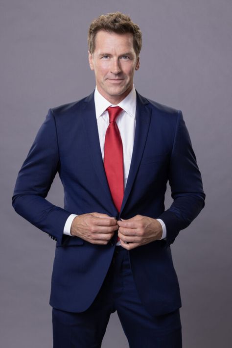 Paul Greene Chats About his New Holiday Movie “Fit For Christmas” Now on Paramount+ Paul Greene Actor, Kate Austin, Gladys Knight, Handsome Older Men, Hallmark Movies, Holiday Movie, Hallmark Channel, Paul Green, Tony Robbins