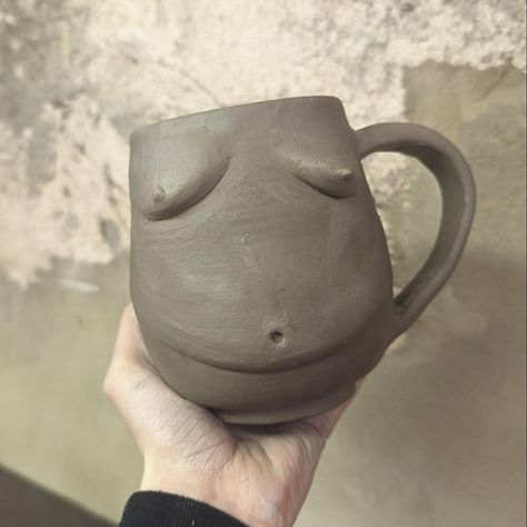 Full body mug! Spent a bit longer in the shed this morning to make this mug but it was so worth it! #pottery #boobmug #boobpot #titpot #titmug #tittymug #feminist #feministart #buttmug #handmade #ceramics #pottery #clay #art #ceramicart #potter #figurative #bodypositive #bodypositivity #bodypositiveart #bodyneutral #bodyneutrality #mug #artmug #potterywheel #throwing Body Positivity Art, Handmade Ceramics Pottery, Pottery Clay, The Shed, Ceramics Pottery, Feminist Art, Pottery Wheel, Clay Art, Body Positivity