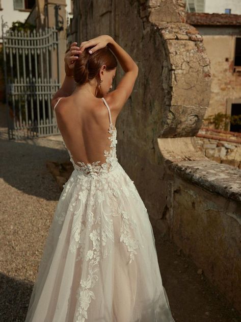 Unique Wedding Dresses, Fairy Tale Wedding Dress, Pretty Wedding Dresses, Cute Wedding Dress, Back Wedding Dress, Dream Wedding Ideas Dresses, Fairy Tale Wedding, Pre Wedding Photoshoot, Wedding Mood