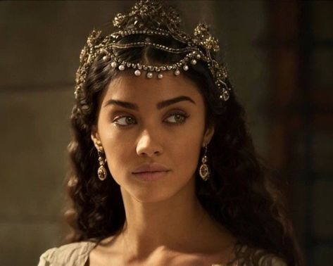 Greek Princess Aesthetic, Martell Face Claim, Dorne Aesthetic, Elia Martell, Robert Baratheon, Medieval Hair, Royal Hairstyles, Historical Hairstyles, Princess Elena