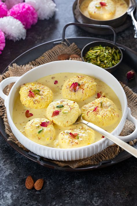 Rasmalai Recipe Rasmalai Photography, Rasmalai Recipe, Pakistani Desserts, Simple Family Meals, Easy To Make Appetizers, Diwali Sweets, Sweet Dish, Sweet Recipe, Indian Cooking Recipes