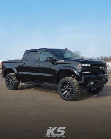 Chevy Silverado 2017, Truck Rims, Chevy Trucks Silverado, Fuel Wheels, Old Ford Trucks, Lifted Chevy Trucks, Lifted Chevy, Chevy Pickup Trucks, Chevy Chevrolet