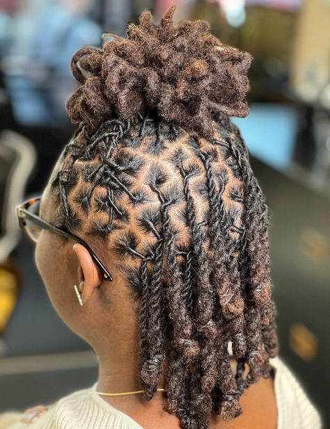 Half-Up Style for Short Layered Locs Layered Locs, Dreadlock Hairstyles For Women, White Girl Dreads, Short Dreadlocks Styles, Medium Length Curls, Blonde Dreadlocks, Natural Dreadlocks, Long Dreads, Crochet Dreads