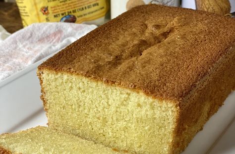 Cake Got to Be Gluten-Free (Rice Flour Pound Cake) | 3jamigos Gluten Free Pound Cake, Classic Pound Cake, Cake Brown, Refined Coconut Oil, Unrefined Coconut Oil, Brown Rice Flour, Unsweetened Coconut Milk, Gluten Free Rice, Glutinous Rice