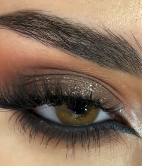 Hoco Make Up Natural, Prom Makeup Hazel Eyes Black Dress, Prom Makeup Dark Blue Dress, Black And Silver Dress Makeup, Prom Makeup Silver Dress, Black Eye Looks Eyeshadows, Black Eyeshowdow Looks, Brown And Silver Makeup, Prom Makeup Ideas Black Dress