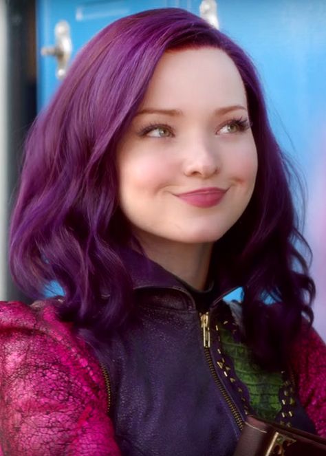 Dove Cameron Wavy Purple Angled Bob, Bob, Uneven Color Hairstyle | Steal Her Style Bob Purple Hair, Dove Cameron Descendants, Cameron Hair, Descendants Pictures, Hairspray Live, Mal Descendants, Dove Cameron Style, The Descendants, Descendants 2