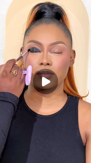 Smokey Dramatic Eye Makeup, Fall Make Up Looks Black Women, Black Sparkle Eyeshadow, Fashion Show Makeup Ideas, Smoky Eyeshadow Look, Black Eye Shadow Makeup Looks, Egyptian Women Makeup, Easy Makeup For Black Women, Black And Silver Eyeshadow Looks