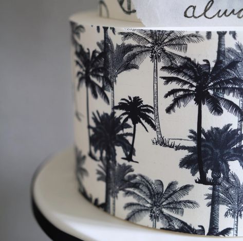 Palm Tree Wedding Cake, Palm Tree Cake, Surf Theme Party, Palm Tree Cakes, Black And White Cupcakes, Surf Birthday Party, Cake Backdrops, Wedding Cake Tree, Surf Birthday