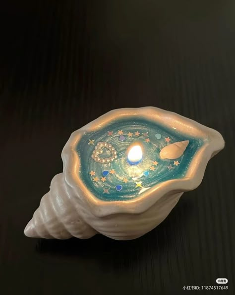 Candle Creative, Handmade Scented Candles, Candle Making Recipes, Aesthetic Candle, Seashell Candles, Blue Candle, Clay Arts, Blue Keychain, Shell Candles