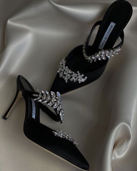 Wedding Dress Sandals, Heels Aesthetic, Hello Lover, Shoes Heels Classy, Classy Shoes, Fancy Shoes, Elegant Shoes, Fashion Heels, Pretty Shoes