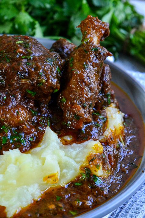 Most Tender Oxtail Ever! – Kaluhi's Kitchen Oxtail Pelau Recipe, Oxtail And Mashed Potatoes, Jerk Oxtails, Smoked Oxtails, Smothered Oxtails, Beef Oxtail Recipes, Oxtail Meals, Top Rated Recipes Of All Time, Southern Oxtails Soul Food