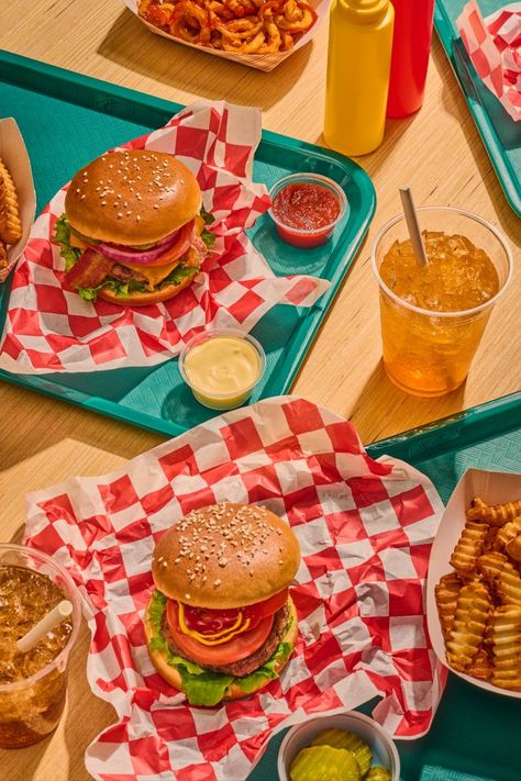 Bold, bright and colorful food photography featuring fast food, fries, and burgers. Photo by Louise Palmberg / www.louisepalmberg.com Lifestyle Photography Food, Colorful Food Photography, Drink Video, Food Fries, Crispy Chicken Burgers, Food Commercial, Food Flatlay, Miami Food, Dave Miller