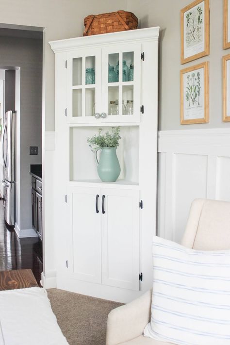 Build your own corner cabinet for the dining room or any tricky corner you have! Diy Corner Cabinet, Corner Cabinet Dining Room, Farmhouse Corner Cabinet, White Corner Cabinet, Dining Room Corner, Corner Hutch, Armoire D'angle, Dining Room Cabinet, Diy Dining Room