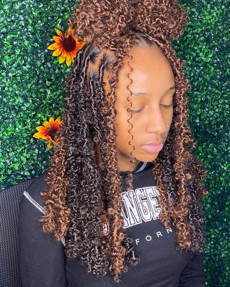 Blond Butterfly Locs Short, Short Brown Butterfly Locs, Butterfly Locs Braids, Brown Butterfly Locs, Butterfly Locs Short, Blonde Butterfly Locs, Birthday Braids, Hairstyle Braids, Long Length Hair