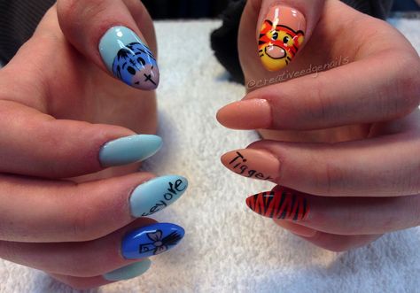 Tigger Acrylic Nails, Tigger Nail Art, Eeyore Nail Art, Tigger Nails, Eeyore Nails, Character Nails, Disney Nail, Cute Summer Nail Designs, Prom Nail