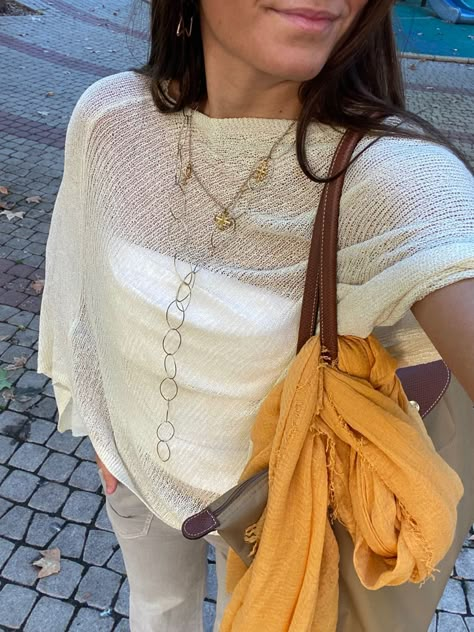 Sevilla Fashion, Sheer Poncho, Poncho Outfit, White Poncho, Poncho Crochet, Fiesta Outfit, Poncho Top, Uni Outfits, Poncho Style