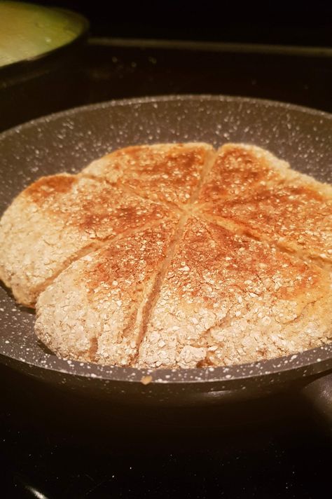 Bannock Bread (Traditional Scottish Bread) | THE WEE CALEDONIAN COOK Scottish Bannock Recipe, Scottish Bread, Bannock Recipe, Bannock Bread, Traditional Scottish Food, Apple Fritter Bread, Pizza Shapes, Flat Cakes, Scottish Recipes