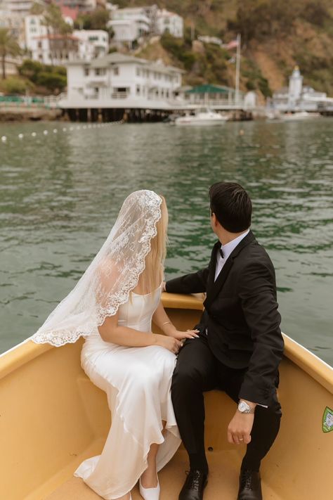 Chantilly Lace Mantilla Wedding Veil, Knee Length in Off White Poetic Romance, Short Bridal Veil, Wedding Decor Ideas Elegant, Mantilla Wedding Veil, Fingertip Length Wedding Veil, Elegant Wedding Style, Mantilla Veil Wedding, Classy Wedding Decor, Fingertip Wedding Veils