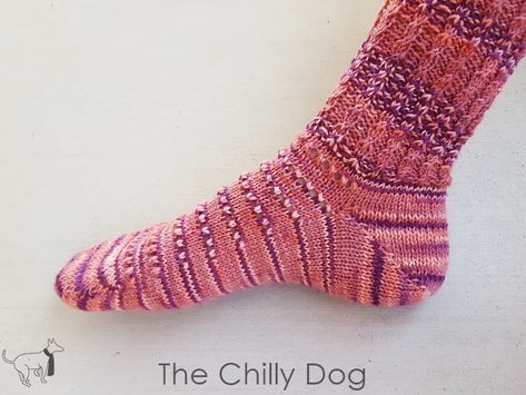 Knitting Tutorial: Yarn Over Short Row Heels Types Of Knitting Stitches, Socks Ideas, Knitting Short Rows, Chilly Dogs, Knitting Videos Tutorials, Knitting Instructions, Sock Knitting Patterns, Knitting Videos, Socks And Heels