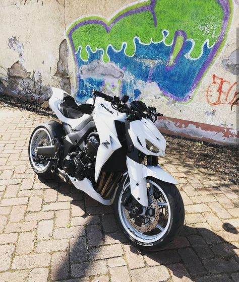 Kawasaki Z1000   #kawasaki #z1000… Z1000 Kawasaki, Suzuki Sv 650 S, Suzuki Sv 650, Street Fighter Motorcycle, Honda Vfr, Kawasaki Bikes, Z 1000, Kawasaki Motorcycles, Racing Motorcycles