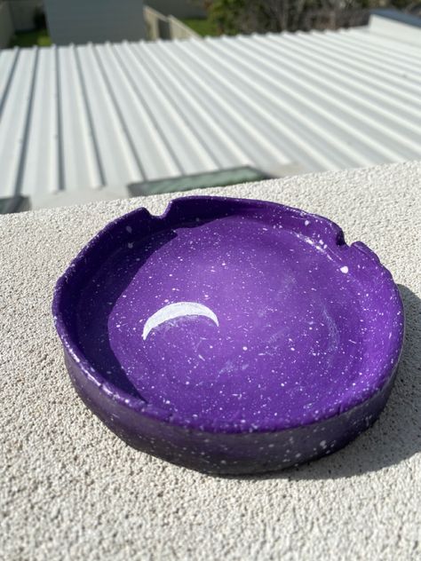 Purple clay ash tray with crescent moon and stars Cool Ash Trays Clay, Ash Trays Aesthetic, Clay Ash Tray Ideas, Clay Rolling Tray, Clay Ash Tray Diy, Ash Tray Clay, Clay Ashtrays, Clay Plates, Sculpture Art Clay