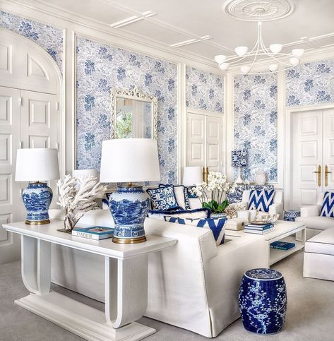 Summerhouse Interiors, Blue And White Living Room, Luxe Living Room, Blue And White Design, Concrete Dining Table, Blue White Decor, Innovative Furniture, Fall Inspiration, Home Design Living Room