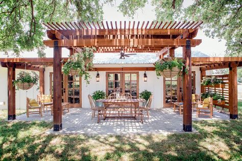 Cottage Backyard, Rustic Pergola, Garden Pathways, Garden Desig, Patio Pergola, Pergola Design, Wooden Pergola, Backyard Pergola, Casa Exterior