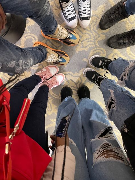 Friend Shoes Picture, Group Shoes Pic, Strawberry Ideas, Friend Group Pictures, Go Best Friend, I Need Friends, Best Friends Aesthetic, Best Friend Photos, Cute Friend Pictures