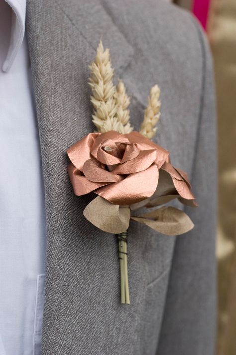 Wheat Buttonhole, Paper Boutonniere, Boutonniere Wedding Rustic, Rose Gold Paper, Metallic Wedding, Groomsmen Boutonniere, Gold Roses, Wedding Rose, Gold Wedding Theme