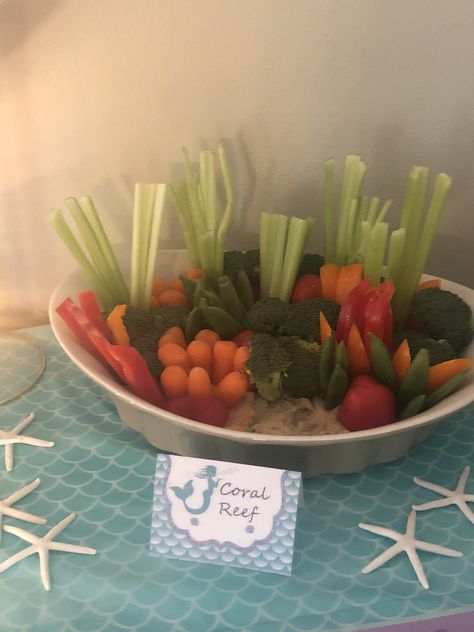 Coral Reef Veggie Tray.  Hummus sand. Spongebob Veggie Tray, Mermaid Birthday Party Food Snacks, Coral Reef Veggie Tray, Under The Sea Veggie Tray, Toddler Birthday Food Ideas, Ocean Veggie Tray, Mermaid Veggie Tray, Mermaid Birthday Party Veggie Tray, Under The Sea Food Ideas