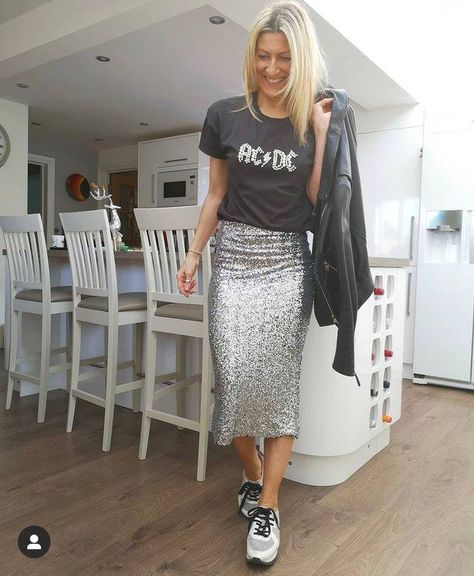 Sequence Skirt Outfit, Sequin Skirt Outfit Casual, Silver Skirt Outfits, Metallic Skirt Outfit, Sequin Skirt Outfit, Skirt Outfit Casual, Silver Sequin Skirt, Midi Outfits, Metallic Midi Skirt