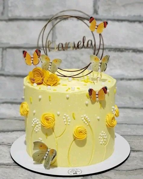 Cake With Butterflies, Flower Cake Design, Small Birthday Cakes, Butterfly Birthday Cakes, Birthday Cake Decorating Ideas, Buttercream Cake Decorating, Elegant Birthday Cakes, Butterfly Cake, Simple Cake Designs