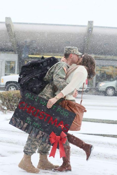 All I want for CHRISTmas......... Military Couple Pictures, Homecoming Signs, Military Relationships, Army Baby, Military Couple, Deployment Homecoming, Army Wife Life, Military Photography, Military Couples