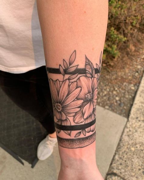 Black Armband Tattoo With Flowers Black Band Flower Tattoo, Black Band Tattoo With Flowers, Black Arm Band Tattoo For Women, Thick Line Tattoos Flower, Solid Arm Band Tattoo, Wrap Around Elbow Tattoos For Women, Black Ring Tattoo, Flower Armband Tattoo, Black Armband Tattoo