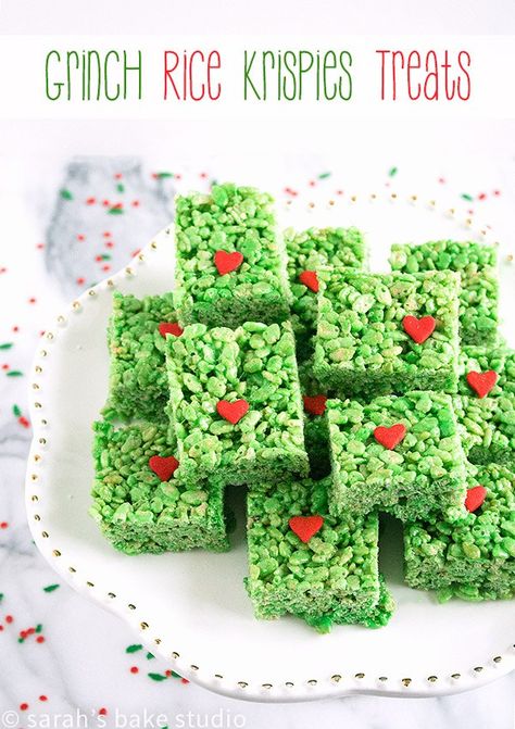 Grinch Rice Krispies Treats – effortless Rice Krispies Treats with a fun and festive Grinch Christmas twist! #grinch #grinchdesserts #ricekrispiestreats #grinchricekispiestreats #xmasdesserts #xmas #christmasdesserts #christmas #christmasricekrispiestreats #desserts #dessertbars #ricecrispytreats Party Food Bar Ideas, Grinch Snacks, Grinch Treats, Grinch Recipes, Grinch Night, Food Bar Ideas, Grinch Ideas, Gift Cookies, Classroom Snacks