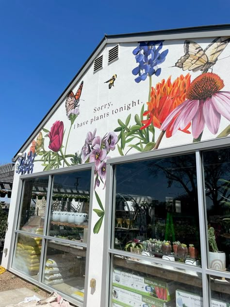 Plant Shop Mural, Floral Murals On Buildings, Art Studio Signage, Flower Murals On Wall, Painted Flower Mural, Store Ideas Design, Bench Painting Ideas, Pretty Murals, Mural Business