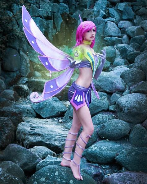 Winx Aisha, Winx Cosplay, Power Rangers Cosplay, Bloom Winx, Fairy Cosplay, Bloom Winx Club, Hero Costumes, Dress Drawing, Halloween Inspo