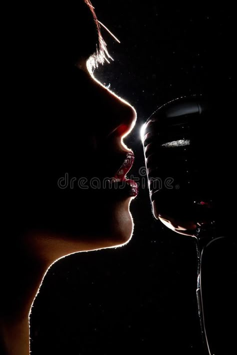 Black Woman Microphone, Photoshoot With Microphone, Singer Portrait Photography, Music Portrait Photography, Musician Portrait Photography, Holding A Microphone Pose, Microphone Photoshoot, Music Artist Photoshoot Ideas, Female Singer Aesthetic