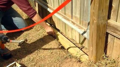 How to keep your dog from digging his way under the fence - Much better than my concrete idea.  haha Dog Proof Fence, Dog Run Fence, Diy Dog Run, Diy Dog Fence, Wooden Dog Kennels, Dog Run, Dog Yard, Dog Area, Front Yard Fence