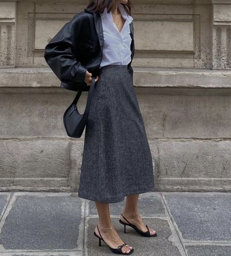 Grey Midi Skirt Outfit Winter, How To Style Grey Skirt, Gray Midi Skirt Outfit, Grey Midi Skirt Outfit, Wool Skirt Outfit, Gray Skirt Outfit, Midi Skirt Outfit Winter, Skirt Outfit Winter, Grey Midi Skirt