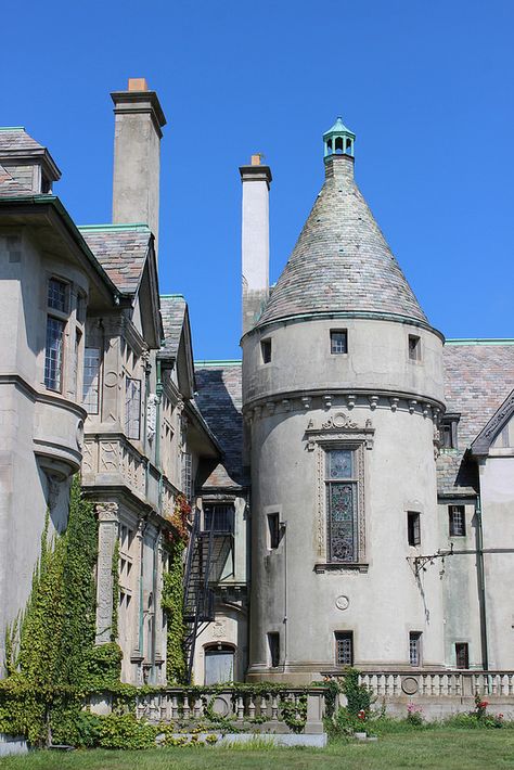 The Old Dark House 1932, Gothic Castle Balcony, Seaview Terrace, Sea Cliff Manor, New England Mansion, Gravetye Manor Gardens, Decaying Mansion, Dark Shadows Tv Show, Newport Ri