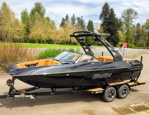 TanksFilled on Instagram: “Malibu Wakesetter MLX #tanksfilled @aws_malibu_axis” Wakesetter Malibu, Malibu Wakesetter, Malibu Boats, Mastercraft Boat, Jet Skies, Summer Beach House, Wakeboard Boats, Family Boats, Small Yachts