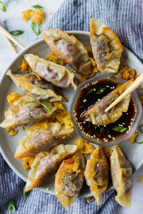 Veggie Potstickers, Vegetable Potstickers, Ponzu Sauce Recipe, Vegetarian Wonton, Ponzu Sauce, Gourmet Appetizers, Vegetarian Nutrition, Wonton Wrappers, Vegetarian Appetizers