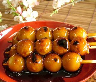 Mitarashi Dango, Japanese Pastries, Dessert Chef, Japanese Sweets Wagashi, Japanese Dessert, Krispy Kreme, Japanese Snacks, Food Drinks Dessert, Japanese Sweets