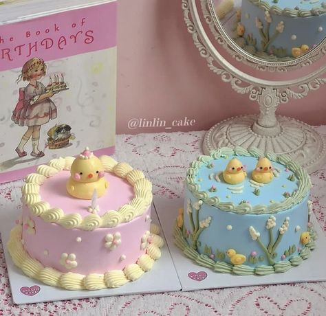 Nanalan Cake, Cute Duck Cake, Bolo Vintage, Small Birthday Cakes, Duck Cake, Piping Nozzles, Buttercream Cake Decorating, Funny Birthday Cakes, Mini Cakes Birthday