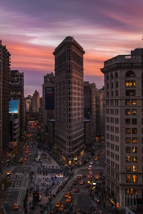 Dope Images, Nyc Dream, Soft Things, Voyage New York, Flatiron Building, Couple Travel, Paris Jackson, Chrysler Building, Nyc Life