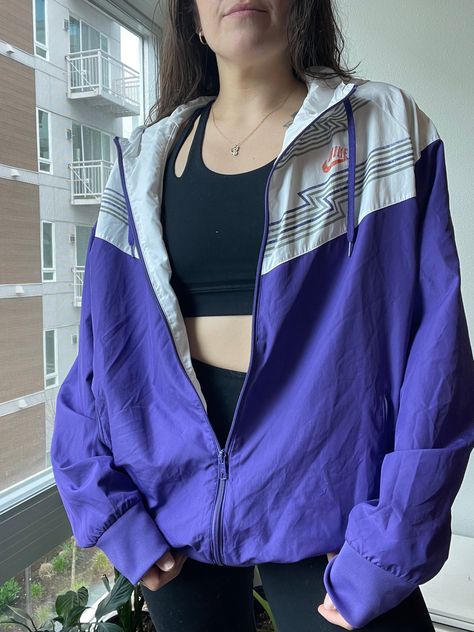 Purple Windbreaker Outfit, Purple Raincoat, Purple Windbreaker, Windbreaker Outfit, 90s Windbreaker, Purple Nikes, Depop Vintage, Nike Windbreaker, Vintage Purple