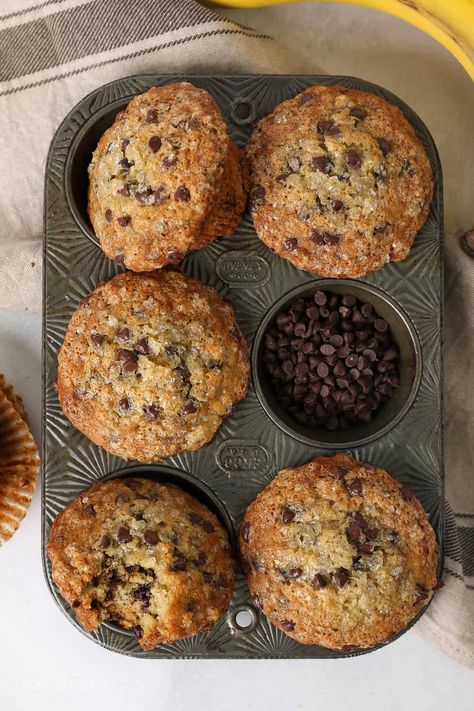 Make big, bakery-style banana chocolate chip muffins bursting with flavor and heaps of melty chocolate! Perfect for breakfast or as a snack. Big Muffins, Large Banana Muffins, Big Chocolate Chip Muffins, Jumbo Bakery Style Banana Muffins, Giant Chocolate Chip Muffins, Jumbo Banana Chocolate Chip Muffins, Perfect Banana Chocolate Chip Muffins, Banana Oatmeal Chocolate Chip Muffins, Bana Chocolate Chip Muffins