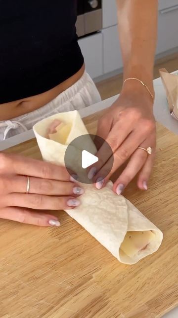 Healthy Recipes 🥗 on Instagram: "Ham & cheese toastie snack wrap 😍🧀 by @mirandabrady

Ingredients:
1 wrap
25g ham (or protein of choice)
1-2 slices cheese (15g)

Method:
1. Place the ham and cheese in the centre of a wrap.
2. Fold the edges in to cover the fillings then fold in half.
3. Place in the toaster until crispy and the cheese has melted.

Macros (using a high protein wrap):
183 calories
P 16.3g
C 15.2g
F 8.5g" Ham And Cheese Toastie, Protein Wraps, Cheese Toastie, Cheese Bread Recipe, Snack Wrap, Wrap Recipe, Keto Cheese, Ham Cheese, Quick Bite